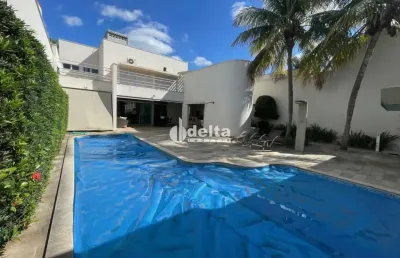 Casa residencial disponível para locação no bairro jardim karaíba em uberlândia-mg.