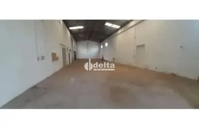 Galpão disponível para locação no bairro jardim brasília em uberlândia-mg