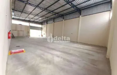 Galpão comercial disponível para locação no bairro jardim brasília em uberlândia-mg