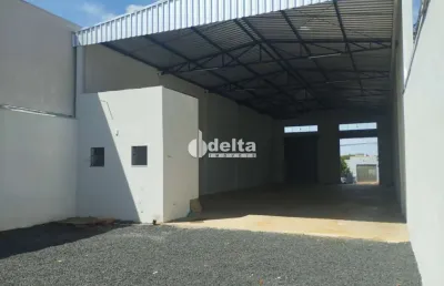 Galpão disponível para locação no bairro brasil em uberlândia-mg.