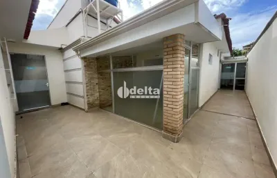 Casa comercial disponível para locação no bairro osvaldo rezende em uberlândia-mg