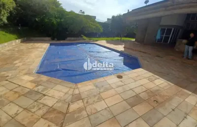 Casa mista disponível para locação no bairro tabajaras em uberlândia-mg
