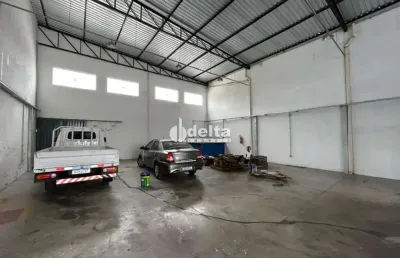 Galpão disponível para locação no bairro pacaembu em uberlândia-mg