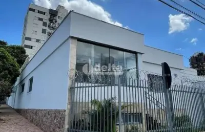 Casa comercial disponível para locação no bairro osvaldo rezende em uberlândia-mg
