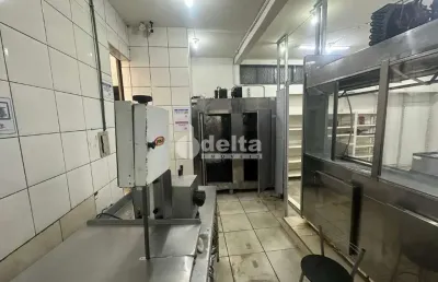 Loja disponível para locação no bairro daniel fonseca em uberlândia-mg.