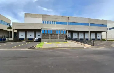 Galpão disponível para locação no bairro segismundo pereira em uberlândia-mg