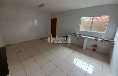 Galpão disponível para locação no bairro tibery em uberlândia-mg.