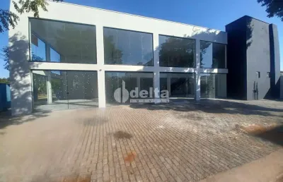 Loja disponível para locação no bairro santa mônica em uberlândia-mg.