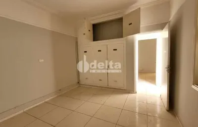 Casa comercial disponível para locação no bairro centro em uberlândia-mg