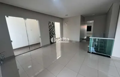 Casa residencial disponível para locação no bairro tabajaras em uberlândia-mg.