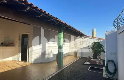 Casa residencial disponível para locação e venda no bairro santa mônica em uberlândia-mg