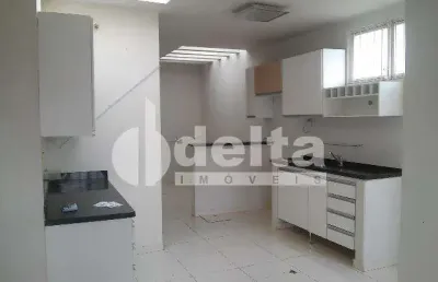 Casa residencial disponível para locação no bairro santa mônica em uberlândia-mg.