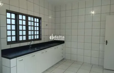 Casa residencial disponível para locação no bairro jardim karaíba em uberlândia-mg