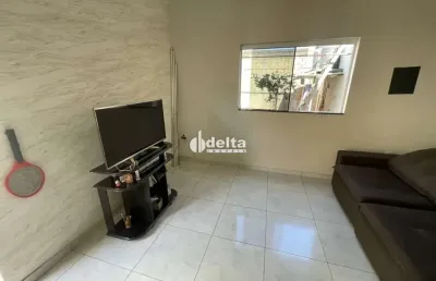 Casa residencial disponível para locação no bairro nossa senhora das graças em uberlândia-mg.