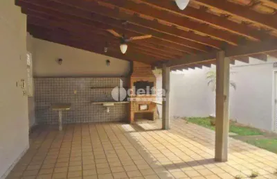 Casa comercial disponível para locação no bairro nossa senhora aparecida em uberlândia-mg