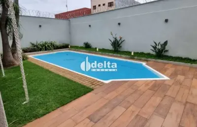 Casa residencial/comercial disponível para locação no bairro brasil em uberlândia-mg.