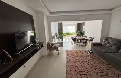 Casa disponível para locação no bairro aclimação em uberlândia-mg