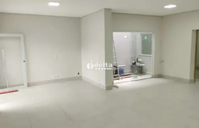 Casa comercial disponível para locação no bairro martins em uberlândia - mg