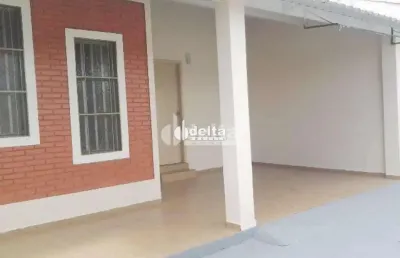 Casa disponível para locação no bairro santa mônica em uberlândia-mg