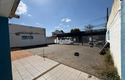 Casa comercial disponível para locação no bairro santa mônica em uberlândia-mg