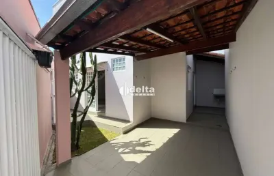 Casa com 2 quartos para alugar no Pacaembu, Uberlândia 