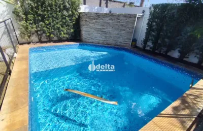 Casa residencial em condomínio disponível para locação no bairro gávea em uberlândia-mg.