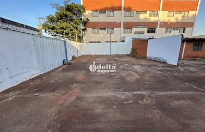 Casa comercial disponível para locação no bairro brasil em uberlândia-mg.