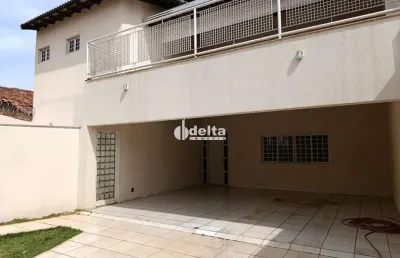 Casa disponível para locação no bairro santa mônica em uberlândia-mg