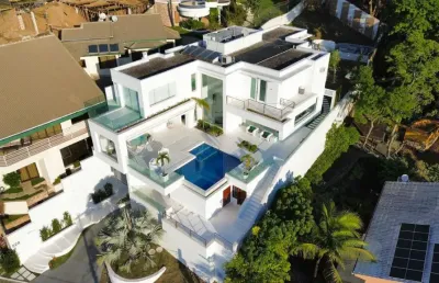 Casa de alto padrão em charitas  pronta para morar!