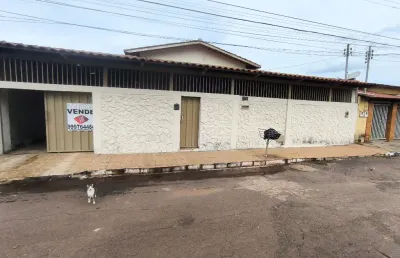 Casa a venda no setor castelo branco 3 qtos 1 síte 6 vagas garagem