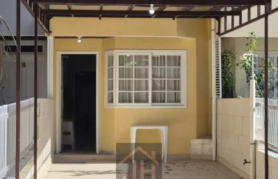 Sobrado na praia de bombas/bombinhas, com 02 dormts., a 100 mts da praia, mobiliado, próximo a mercados, farmácias, restaurantes e comércio local.