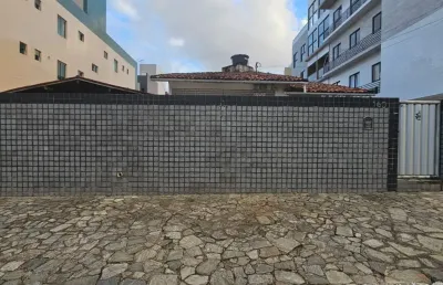 Casa nos bancários com 4 quartos sendo 3 suítes, piscina, próximo ao parque das três ruas