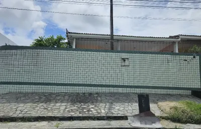 Casa no jardim cidade universitária/bancários com 4 quartos sendo 1 suíte