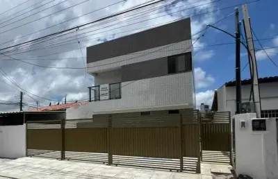 Apartamento térreo com área na torre com 3 quartos sendo 2 suítes