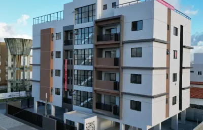 Apartamento em intermares com 2 quartos sendo 1 suíte, elevador e lazer