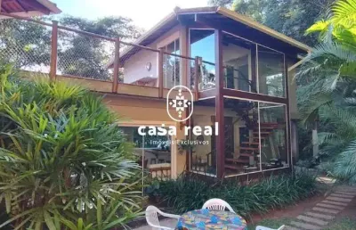 Casa com 4 quartos em condomínio com piscina – conforto, segurança e excelente localização!