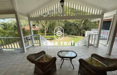 A casa dos seus sonhos agora é realidade! linda e ampla casa linear com ótimo terreno muito bem localizada em condomínio fechado com porteira fechada