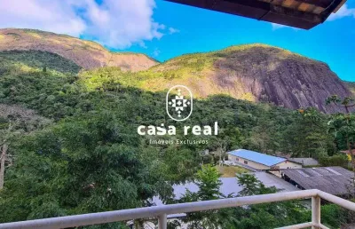 Linda casa em condomínio fechado com a configuração exclusiva.