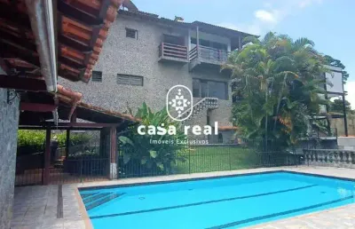 Casa 6 quartos e 2 suítes condomínio alto padrão em itaipava