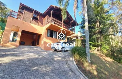 Duas casas com vista incrível e grande terreno em itaipava