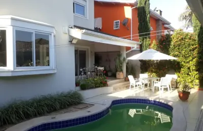 Aluga-se casa mobiliada de muito bom gosto no residencial 6 em alphaville
