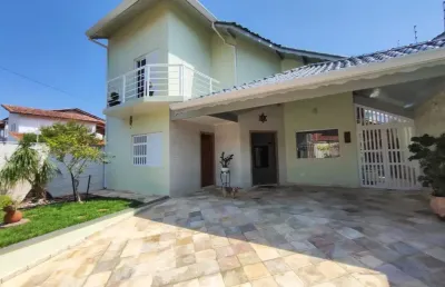 Casa  no bairro josedy em peruibe. possui 03 dormitório sendo 03 suites