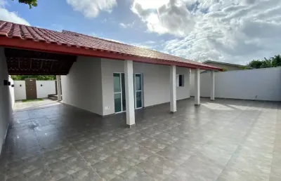 Casa com piscina e 2 dormitórios a venda na praia do bopiranga em itanhaém.