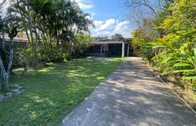 Casa no bairro nova itanhaém em itanhaém. possui 02 dormitórios.