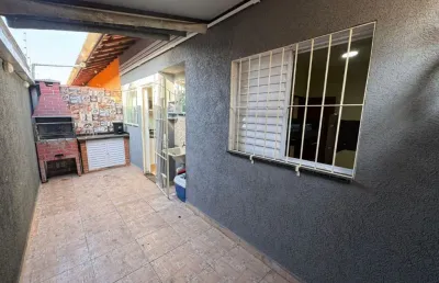 Casa em condomínio para venda no bairro cibratel 2. possui 02 dormitórios.