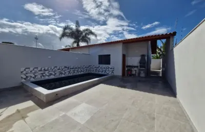 Casa para venda, itanhaém / sp. possui 02 dormitórios e piscina