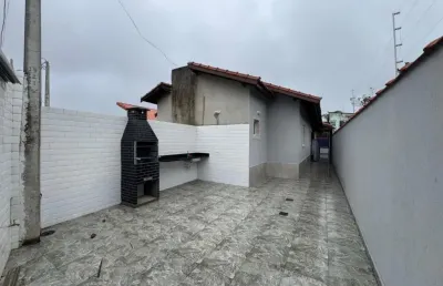 Casa para venda, itanhaém. possui 2 dormitórios, sendo 1 suíte,piscina.