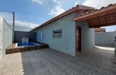 Casa para venda, itanhaém / sp. possui 02 dormitórios e piscina