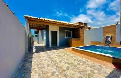 Casa nova para venda, itanhaém / sp. possui 02 dormitórios e piscina.