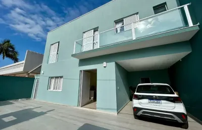 Casa alto padrão para venda, peruíbe / sp. possui 04 dormitórios, piscina e edícula